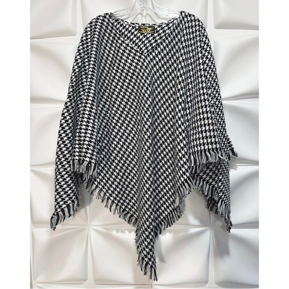 Wool Touch Acrylic Houndstooth Wolfstooth Black White Fringed Poncho Topper - Picture 1 of 5